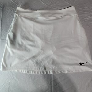 Women's Nike White Sport Golf Skirt With Built In shorts Size M Never Worn